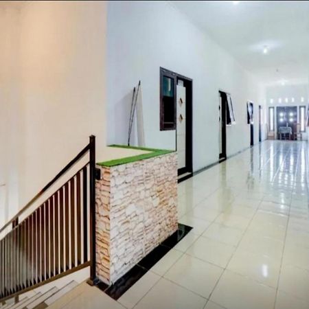 Reddoorz Near Plaza Araya Malang Hotell Blimbing  Eksteriør bilde