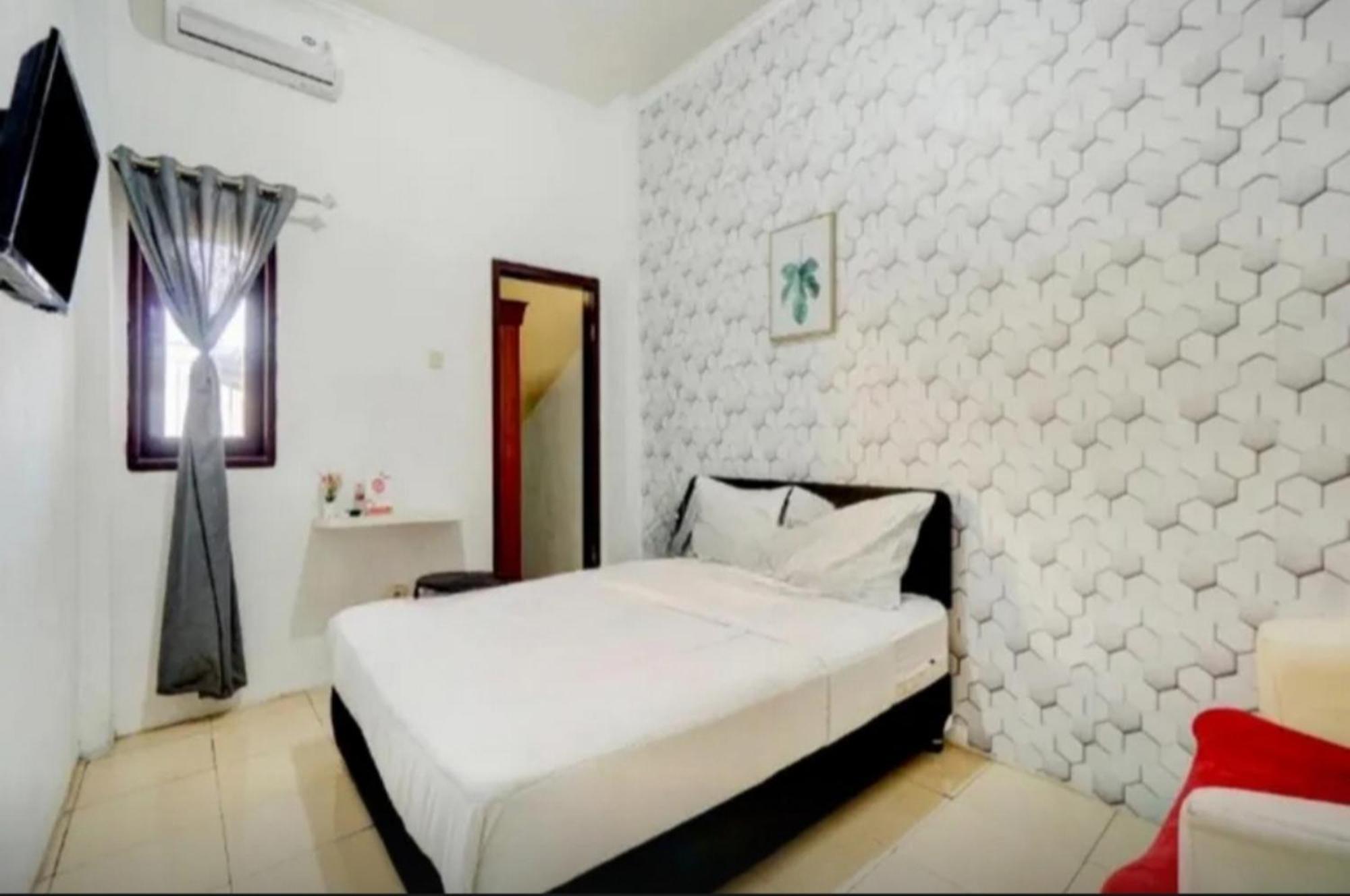 Reddoorz Near Plaza Araya Malang Hotell Blimbing  Eksteriør bilde