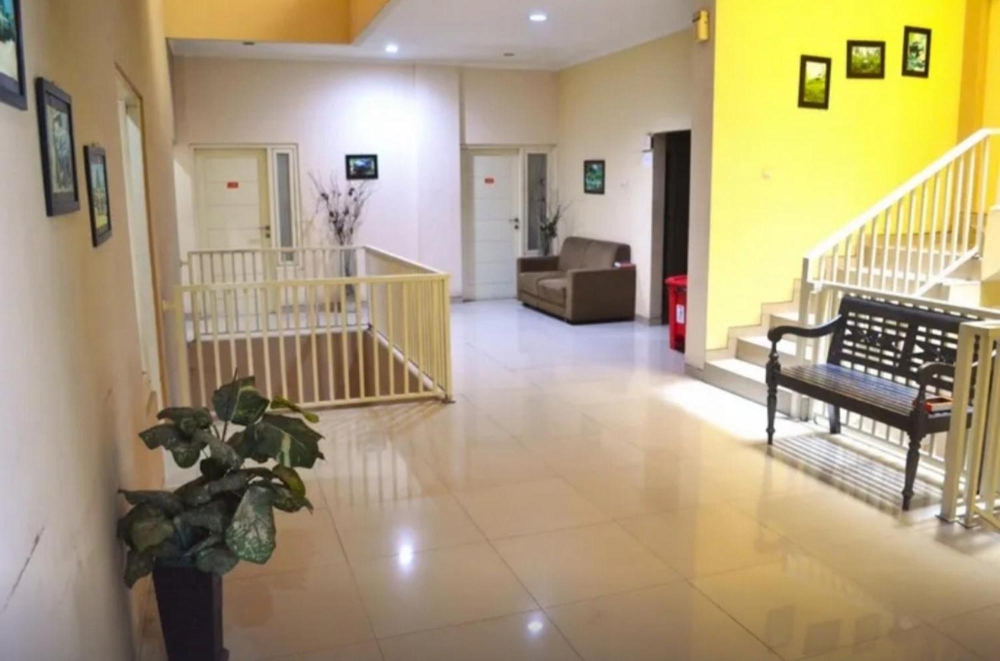 Reddoorz Near Plaza Araya Malang Hotell Blimbing  Eksteriør bilde