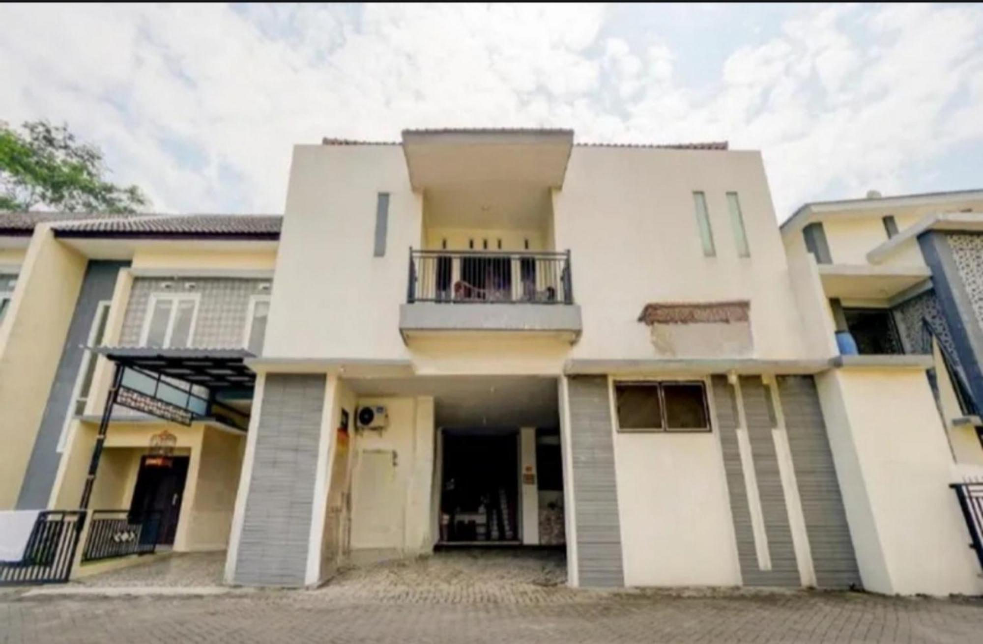 Reddoorz Near Plaza Araya Malang Hotell Blimbing  Eksteriør bilde